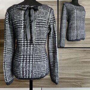 NWOT AVA COUTURE (MED) Long Sleeve Ribbon/Fringe Edge Embellished Sweater